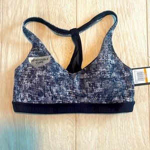 Under armor sports bra, new with tags! Removable cups!